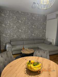 IZDAJEMO MODERNO OPREMLJEN STAN NA PODBARI